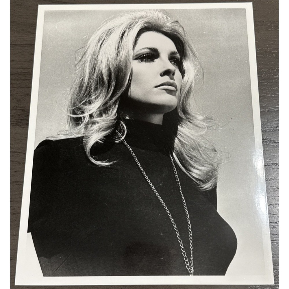 SHARON TATE ORIGINAL VINTAGE PHOTO – ICONIC ACTRESS – RARE PORTRAIT 1966